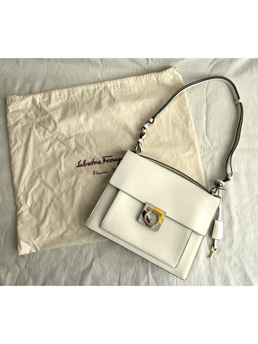 SALVATORE FERRAGAMO MARISOL Adj Strap SHOULDER BAG Calf LEATHER Lucite +Dust Bag